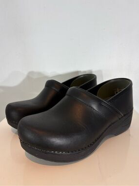 Dansko XP 2.0 Black Leather Professional Clogs Women’s EU 38 US 7.5-8